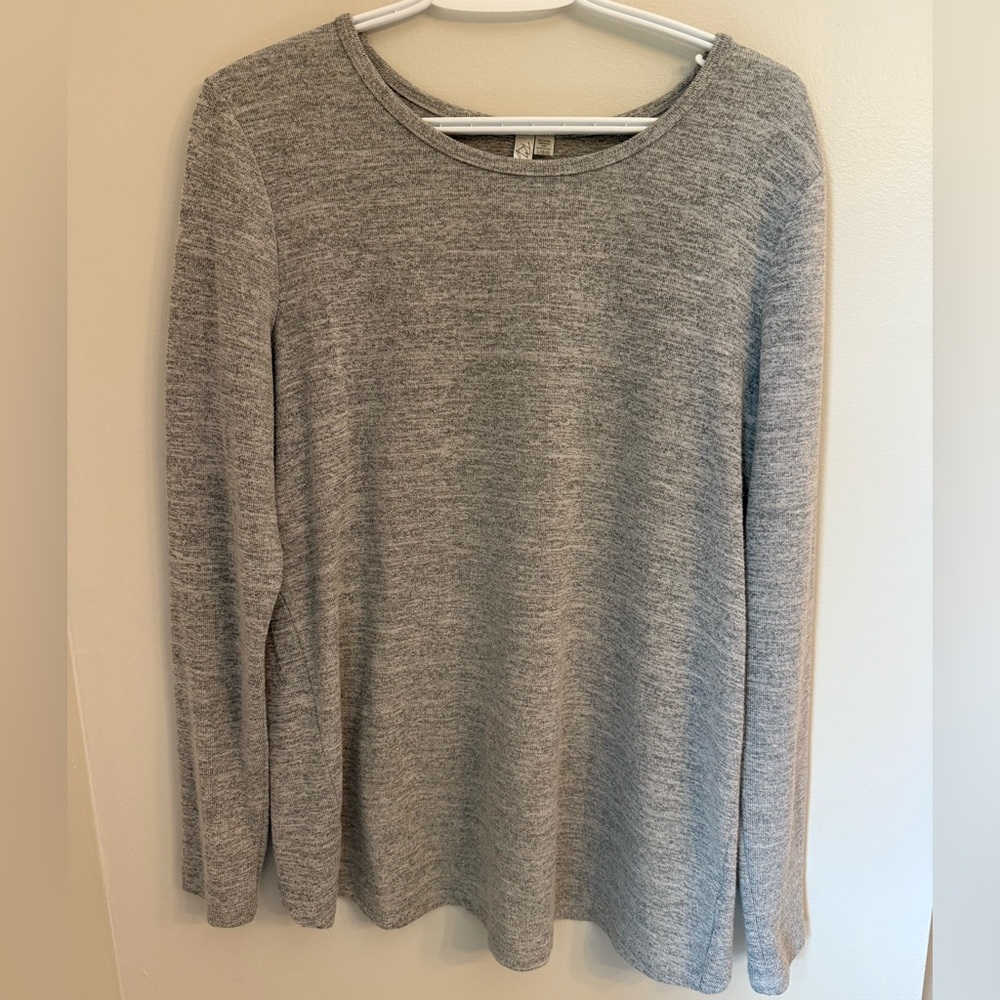 RD Style Light Gray Crew Neck Sweater w/ Slit on Back - Size L